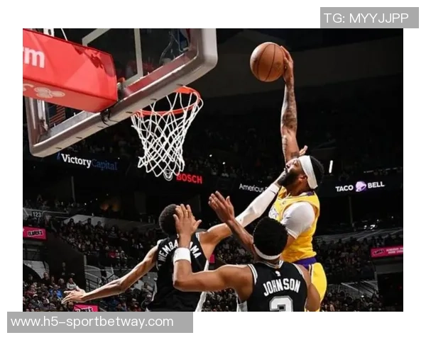 三队争锋相对马刺雷霆勇士各自克敌展现强大实力与战术较量 三队争锋相对马刺雷霆勇士各自克敌展现强大实力与战术较量